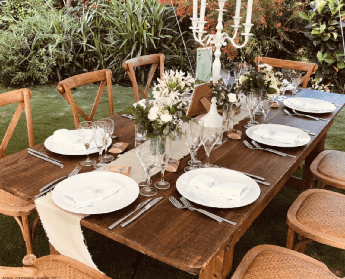 Table en bois naturel